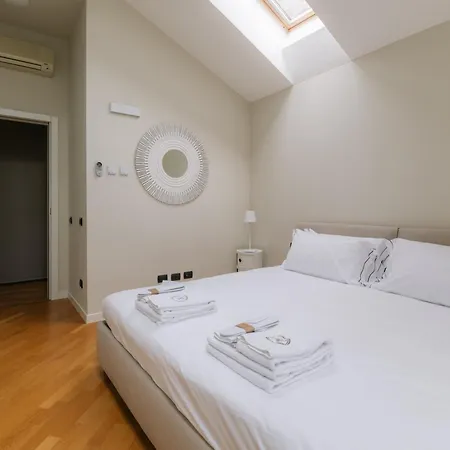 Apartman R Tulipano House Como