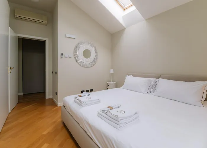 Apartman R Tulipano House Como